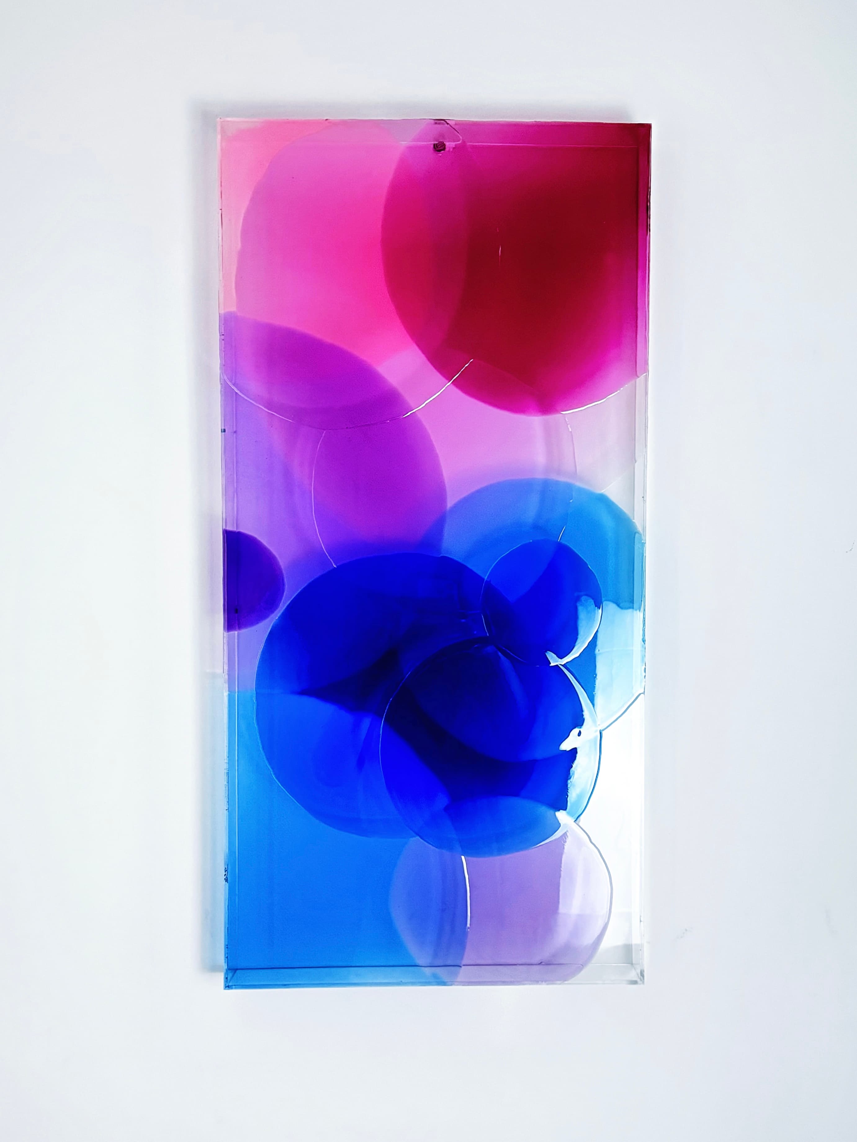 Despedida, 2024 · Resina epóxi sobre acrílico · 80 × 40 cm