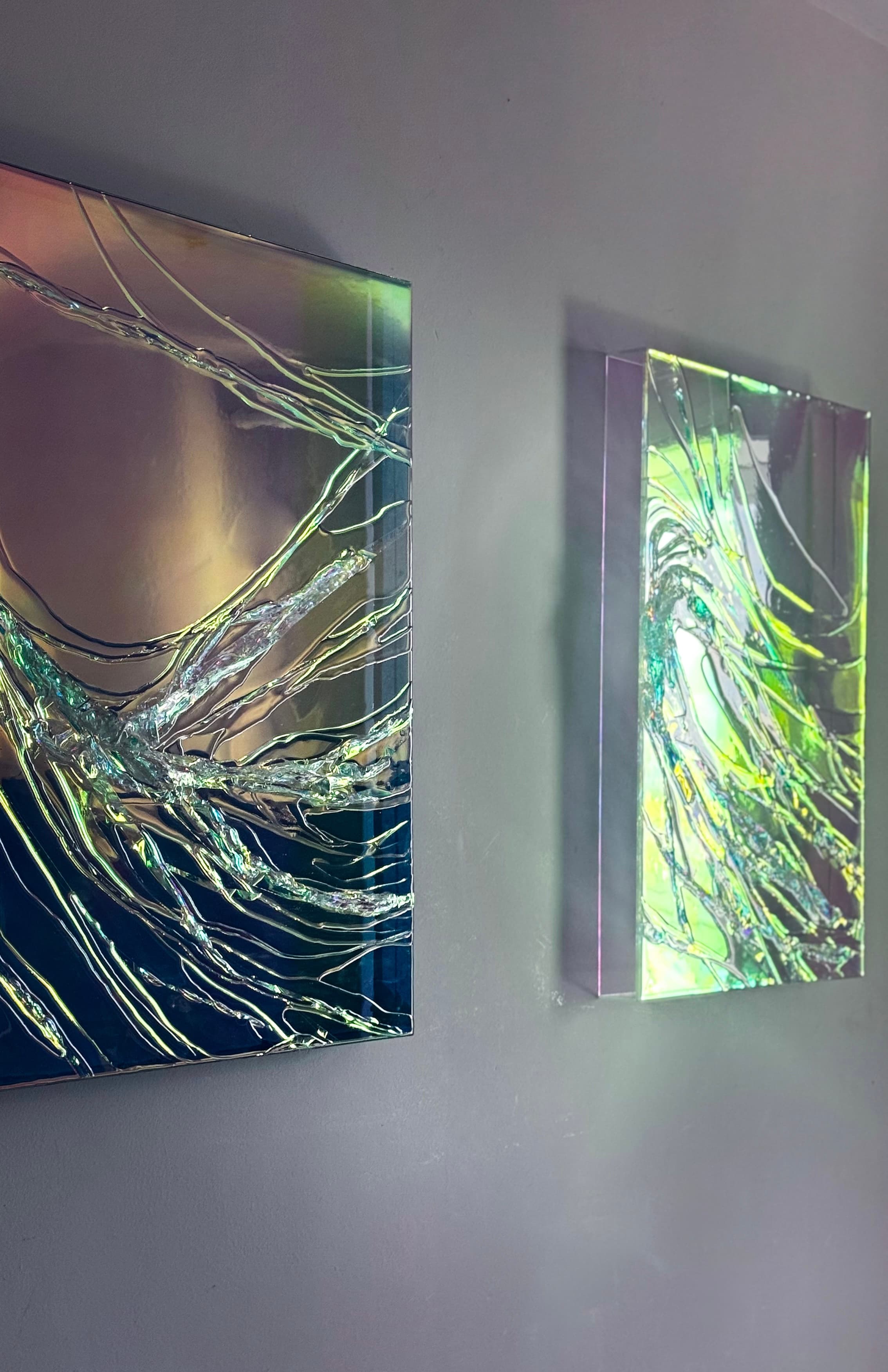 Sonho 48 e 49 by Anny Schäfer, 2026, epoxy resin on acrylic, 70 × 50 cm