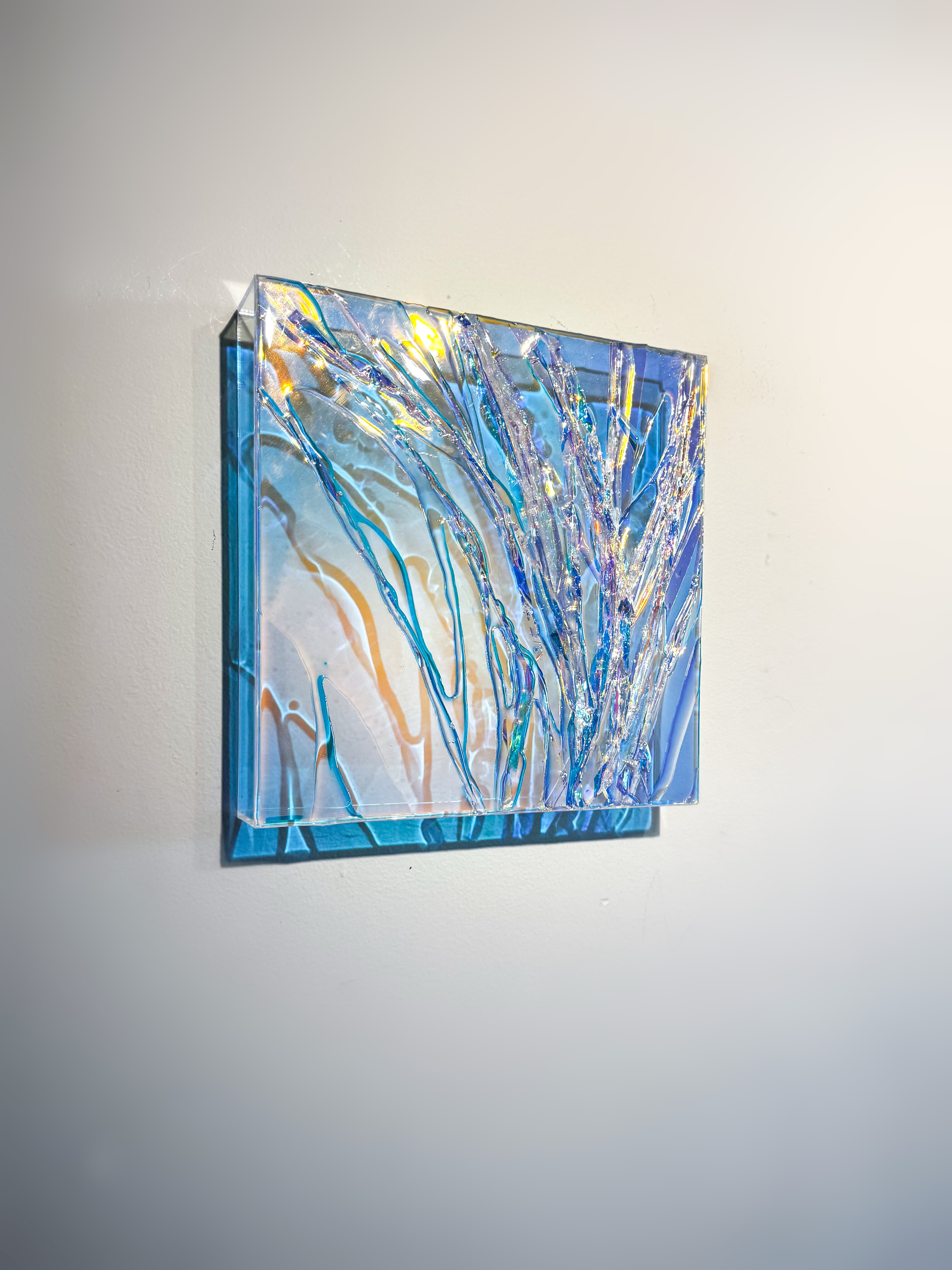 Sonho 46 (II) by Anny Schäfer, 2025, epoxy resin on acrylic, 30 × 30 cm
